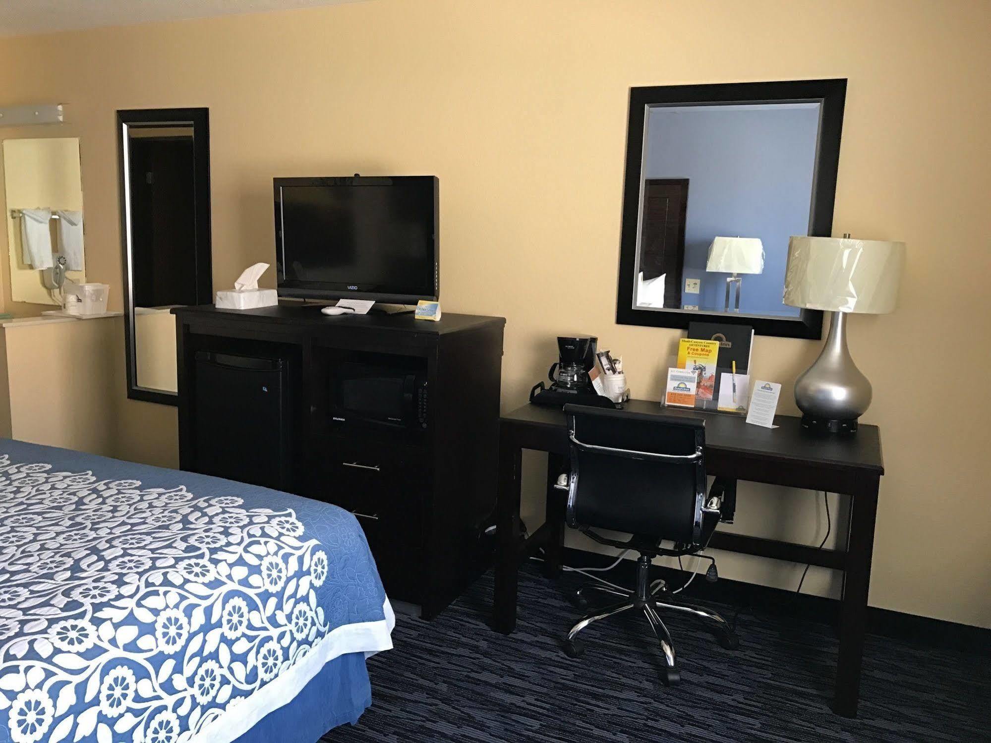 Days Inn By Wyndham Moab Luaran gambar